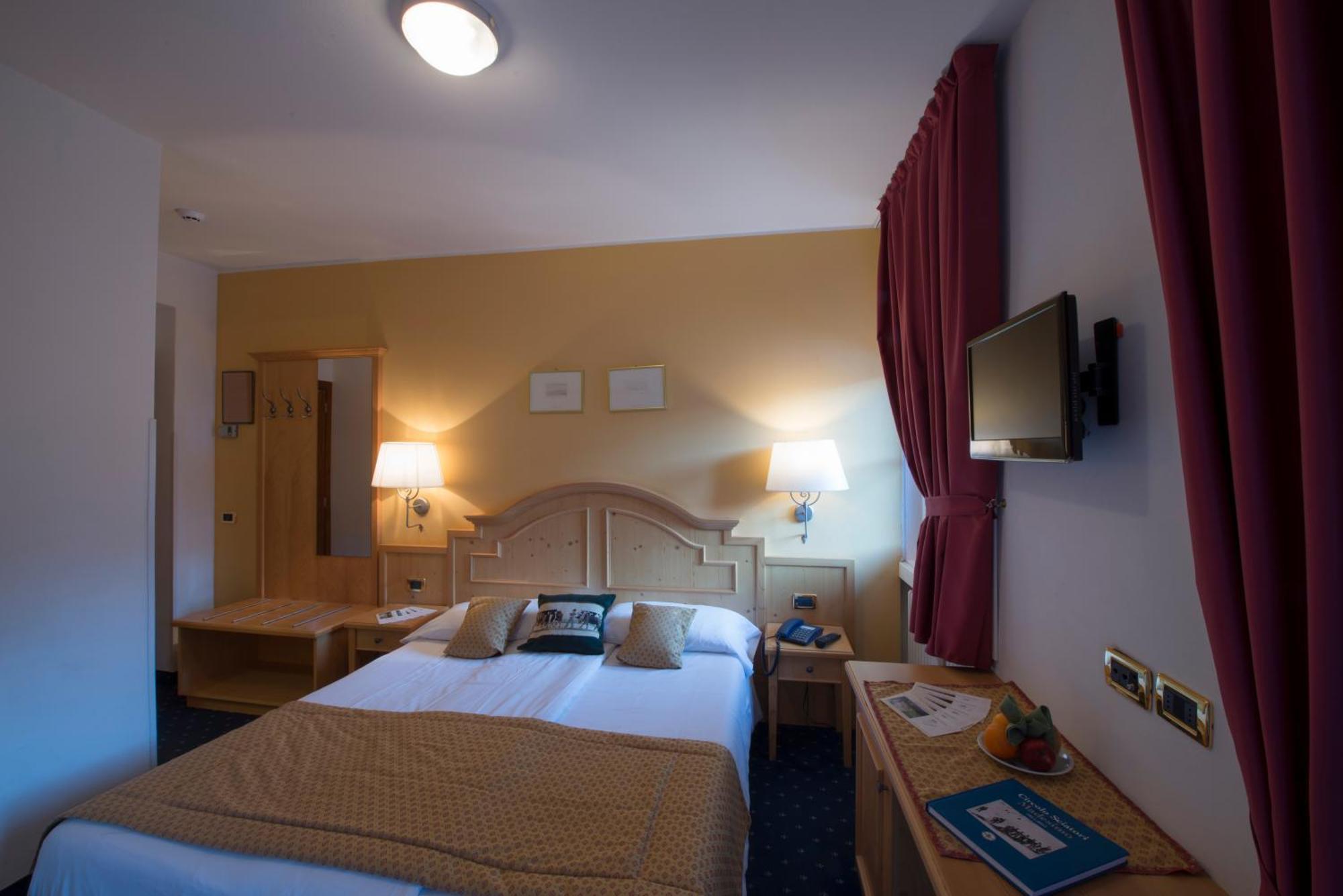 מאדסימו Hotel La Meridiana מראה חיצוני תמונה