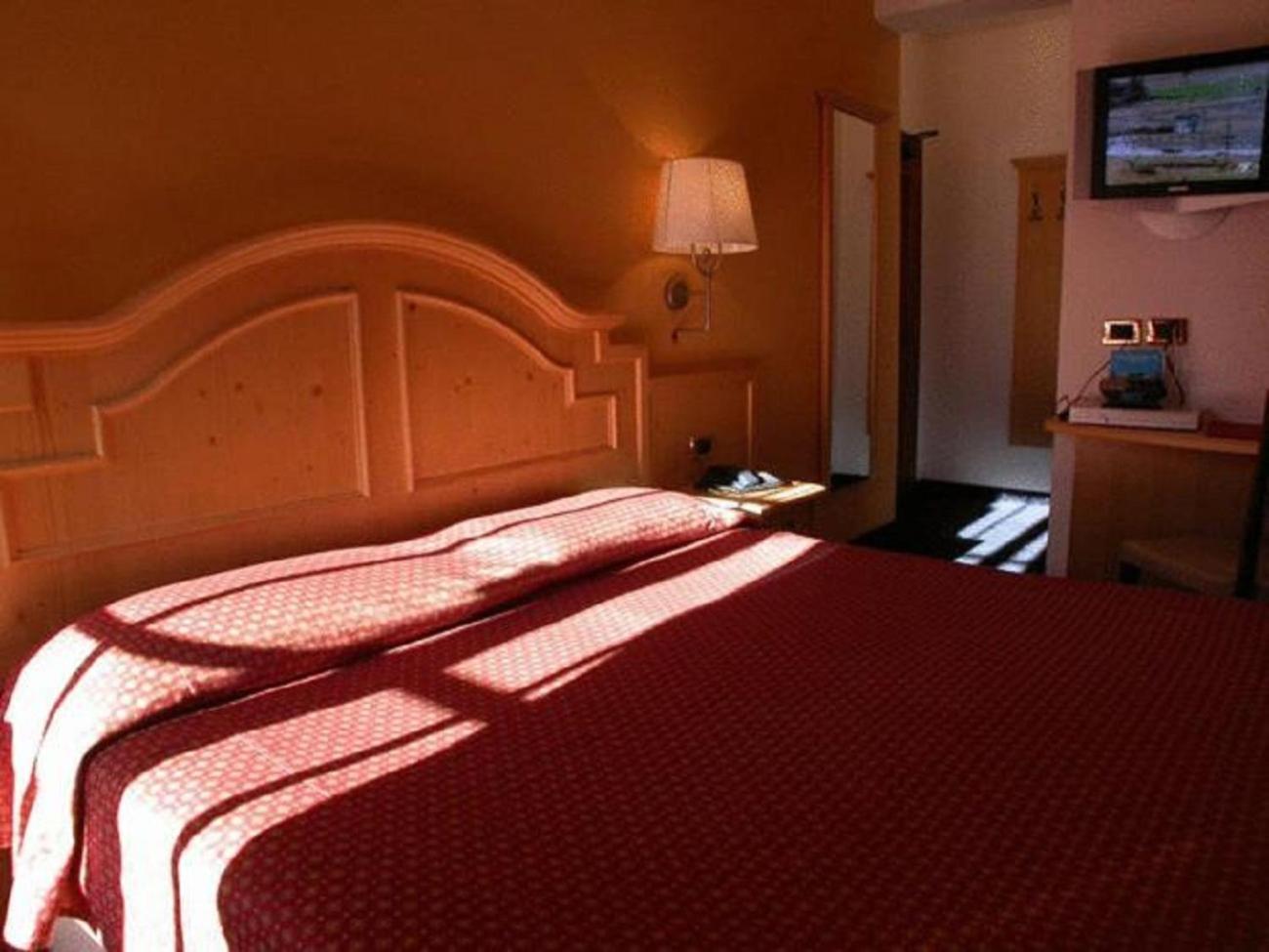מאדסימו Hotel La Meridiana מראה חיצוני תמונה