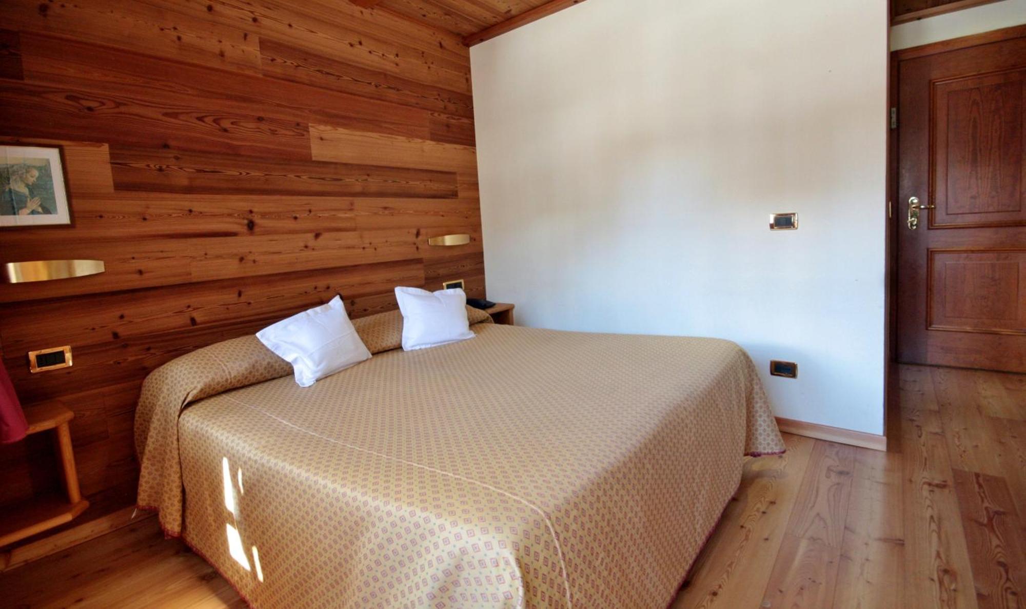 מאדסימו Hotel La Meridiana מראה חיצוני תמונה