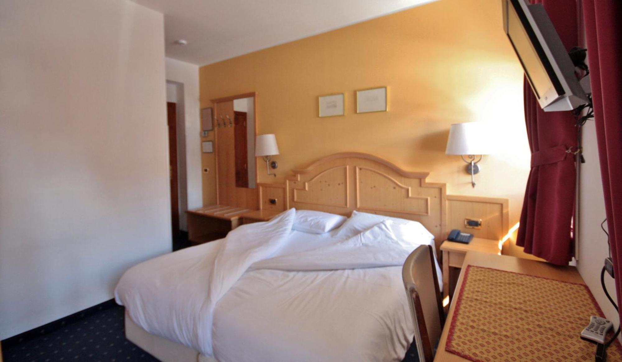 מאדסימו Hotel La Meridiana מראה חיצוני תמונה