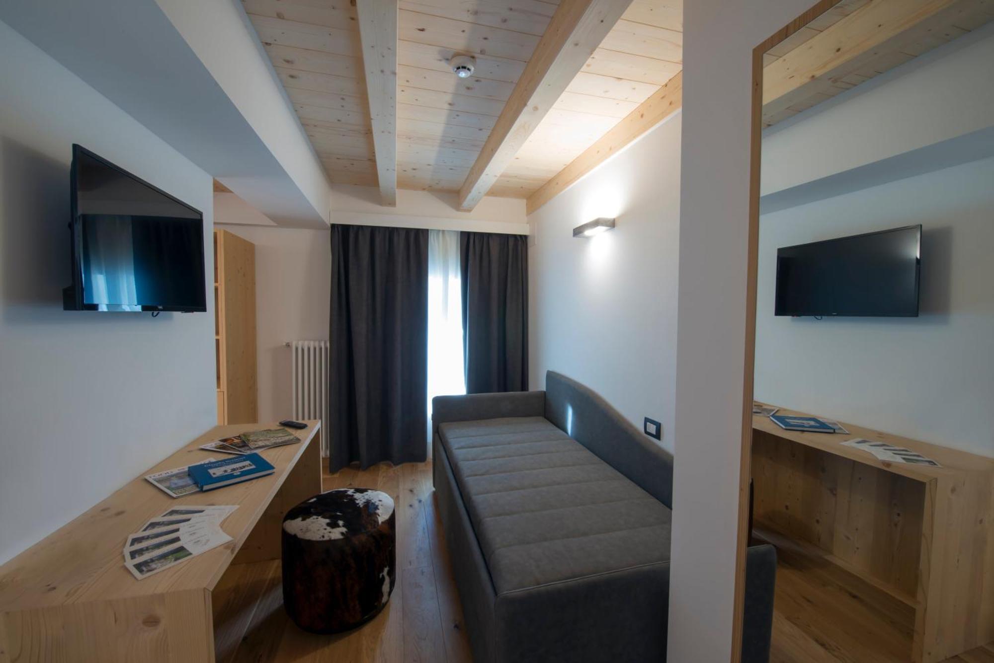 מאדסימו Hotel La Meridiana מראה חיצוני תמונה